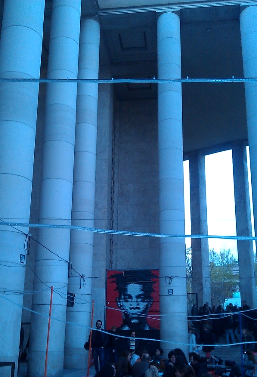 palais de tokyo, paris. inauguration. terrasse exterieure. portrait basquiat.