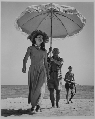 Pablo Picasso and Françoise Gilot, Golfe-Juan, 1948 - photo Robert Capa